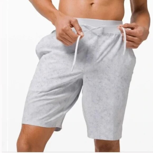 Lululemon T.H.E. Shorts 7" Linerless LL Medium - Picture 1 of 11